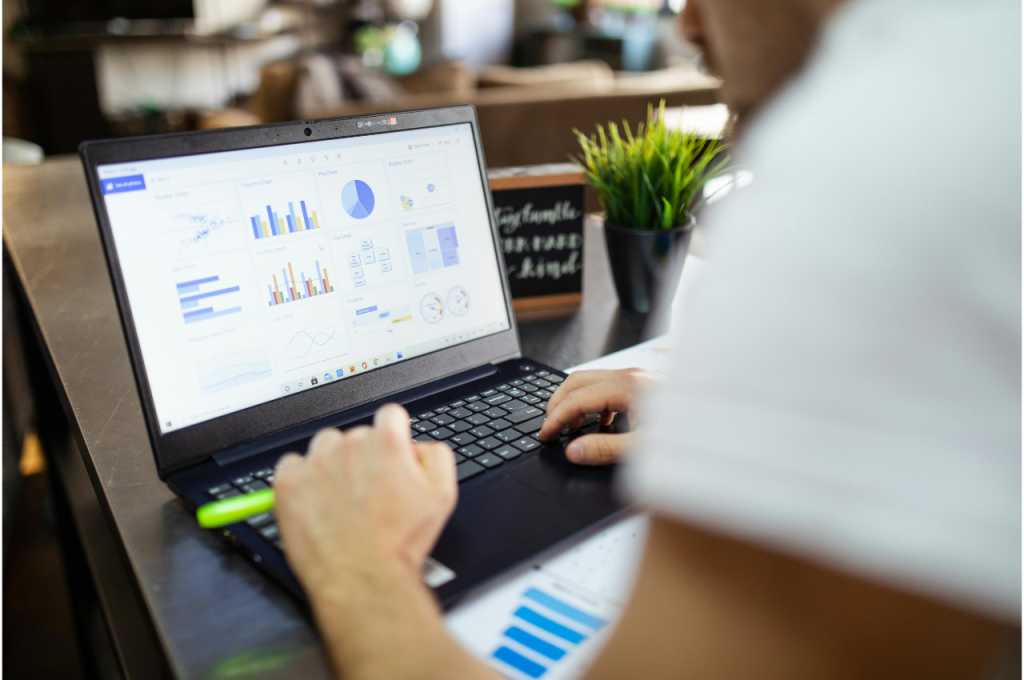 Four-week progressive AI implementation plan reducing work hours from 60 to 40